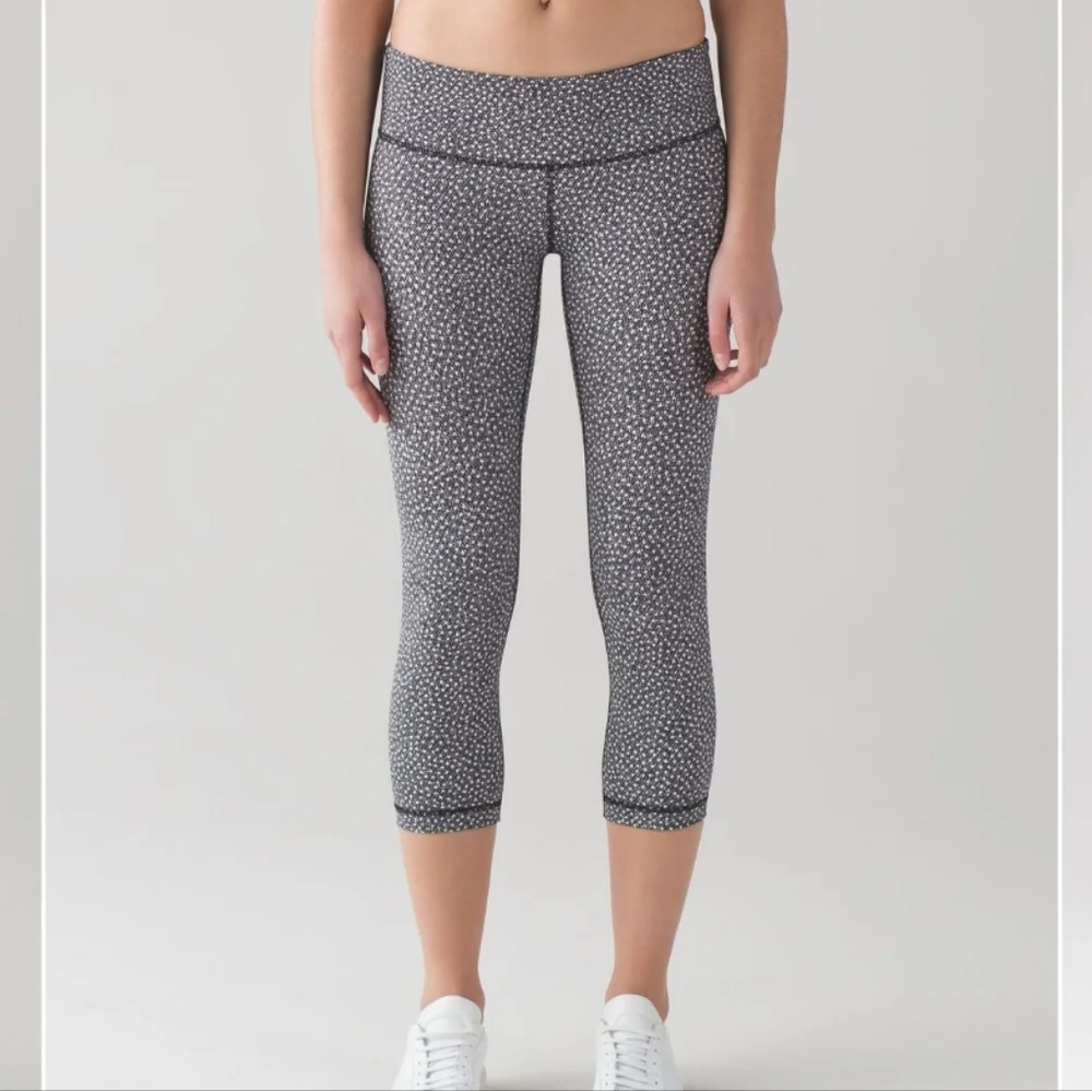 Lululemon Wunder Under Crop III Luxstreme 21in Sz12